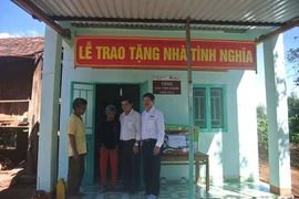 Trao nhà tình nghĩa cho gia đình liệt sĩ