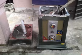 Đột nhập tư gia phá két sắt trộm tài sản