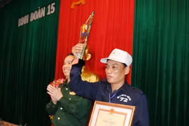 Binh đoàn 15: Hội thi thợ giỏi thu hoạch mủ cao su năm 2016