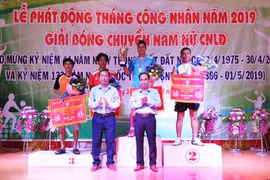 Trao 19 giải bóng chuyền nam, nữ công nhân lao động