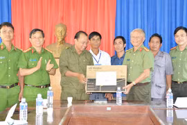 Những cán bộ công an gắn bó với nhân dân