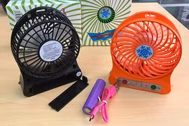 Nguy cơ cháy nổ từ quạt sạc mini giá rẻ