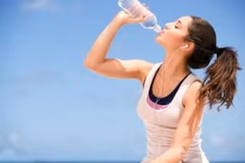 Dấu hiệu cơ thể mất nước vào ngày nóng