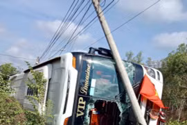 Đồng Nai: Lật xe giường nằm, 40 hành khách gào thét kêu cứu