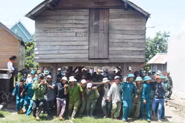 Quân đội tích cực giúp dân xây dựng nông thôn mới