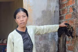 Nỗi lòng người mẹ nghèo khuyết tật