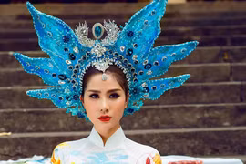Á hậu Hoàng Hạnh diện áo dài lấy cảm hứng từ đại dương