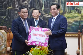 Đoàn cán bộ tỉnh Gia Lai thăm, chúc Tết 3 tỉnh Đông Bắc Campuchia