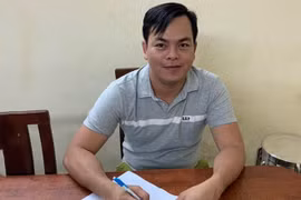 Phúc XO khai nhận toàn bộ nón, dây chuyền quá khổ là vàng giả