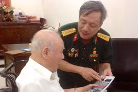 Người lính và cây đàn trên tháp pháo xe tăng đi giải phóng Sài Gòn