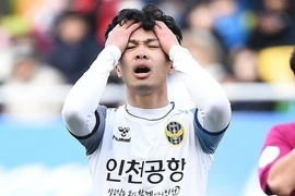 Công Phượng mất chỗ Incheon United: Thầy chê, đồng đội quay lưng...