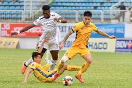 HA.GL đánh rơi chiến thắng sau cơn mưa bàn thắng