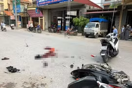 Va chạm xe máy chở 3 trong đoàn đưa dâu, 2 bố con chết thảm