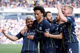 Aguero đưa Man City tiến gần đến ngôi vô địch Premier League
