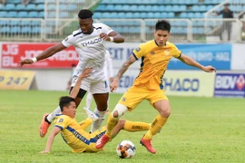 HA.GL đánh rơi chiến thắng sau cơn mưa bàn thắng