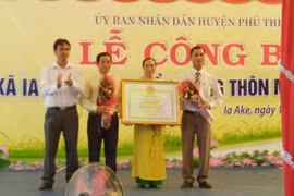 Xã Ia Ake đón bằng công nhận xã đạt chuẩn nông thôn mới