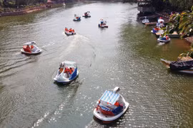 TP. Pleiku: Các điểm vui chơi kín người dịp Giỗ Tổ