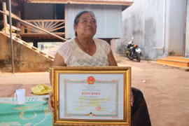 Nữ anh hùng của buôn làng