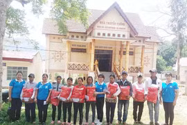 Thăm những "địa chỉ đỏ"