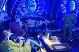 Gần 100 người dương tính với ma túy trong quán karaoke