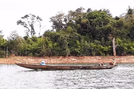 Chờ đón Giải Đua thuyền độc mộc trên sông Pô Cô