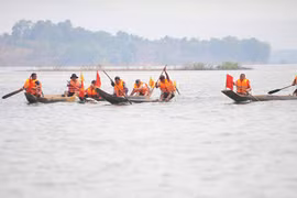Ngày 1-5 đua thuyền Độc mộc trên sông Pô Cô