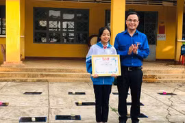 Gia Lai:Tặng bằng khen gương thiếu nhi tiêu biểu tháng 3