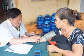 Nặng tình với chiến trường xưa