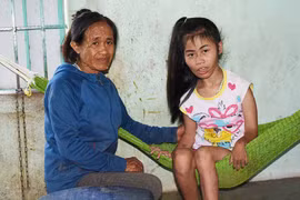 Mẹ đơn thân nuôi con động kinh suốt 20 năm