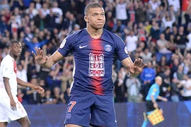 Mbappe lập hattrick, PSG vô địch sớm năm vòng