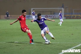 Hà Nội FC ngược dòng ngoạn mục hạ Hải Phòng trong màn mưa pháo sáng