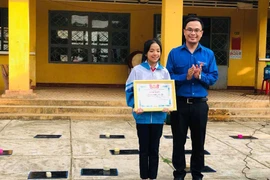 Gia Lai:Tặng bằng khen gương thiếu nhi tiêu biểu tháng 3