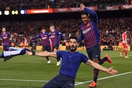 Hạ Atletico, Barca "chạm một tay" vào danh hiệu La Liga