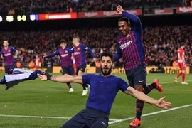 Hạ Atletico, Barca "chạm một tay" vào danh hiệu La Liga