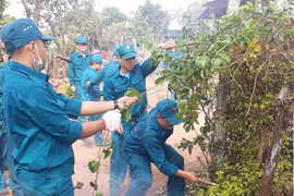 TP Pleiku 89 chiến sĩ dân quân tự vệ dọn vệ sinh làng Nhao 2