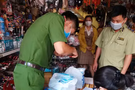 Bị xử phạt gần 38 triệu đồng vì bán khẩu trang cao gấp 8 lần