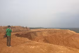 Sụt lún hàng ngàn khối đất đá tại khu công nghiệp Nhân Cơ