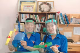 Trao tặng vật dụng và thực phẩm cho bộ đội biên phòng