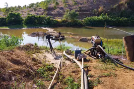 Phát hiện 3 đối tượng khai thác cát trái phép trên biên giới