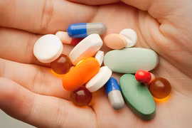 Chạy đua tìm 'thần dược' - Kỳ 1: Tranh cãi thuốc sốt rét điều trị COVID-19