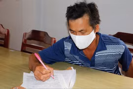 Bắt giam kẻ không đeo khẩu trang còn đánh công an