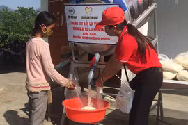 Nhiều phần quà hỗ trợ phụ nữ khó khăn