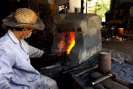 Lò rèn làng Glung