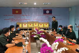 Bộ Quốc phòng Việt Nam cử chuyên gia y tế giúp Lào chống COVID-19