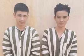 Mang ma túy đến nhà bạn chơi, 2 thanh niên bị bắt giữ