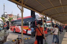 Quy định giãn cách 1 m trên xe khách không áp dụng với người cùng gia đình