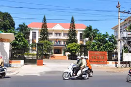 Khởi tố, bắt tạm giam nguyên Giám đốc Sở Y tế Đắk Lắk và hàng loạt bị can