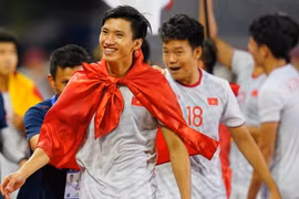 Hà Nội tiết lộ gì về khoản tiền khủng để Văn Hậu về đá SEA Games 30?