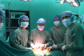 Khối u lớn choán hết lồng ngực người phụ nữ