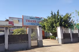 Hai cha con tử vong trong nhà nghỉ